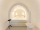 Petite Cave with Outdoor Hot Tub Double Suite with Caldera View