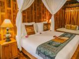 Pool Double Suite with garden view