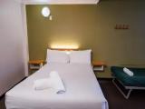 Quintuple room