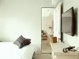 Connecting room