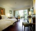 Classic Family Connecting Door room