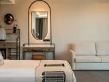 Corner Swim Up Suite
