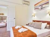 1 Bedroom Family room with garden view