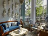 Porcelain Collector's Double Suite
