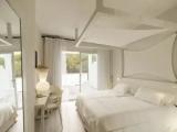 Double room with pool view