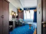 2 Bedrooms Triple Suite