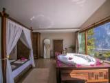 Honeymoon Suite