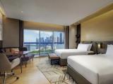 Premier Quadruple room with balcony and Marina Bay view