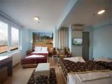 Family Quintuple Suite