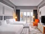 Family room with balcony and Thames view