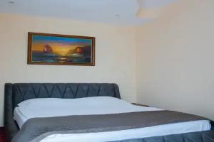 Dvuhmestnyy nomer s 1 krovatyu Komfort s balkonom Apartments, Yeysk