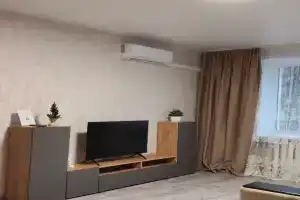 Prostornaya teplaya u Bulvara Neftepererabotchikov Apartments, Kostova