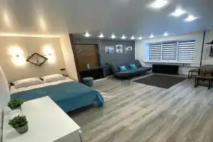 Novaya s dizaynerskim remontom v tsentre goroda Kandalaksha Apartments