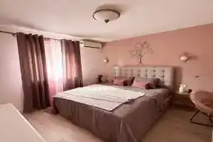 Apartamenty s 2 spalnyami na beregu Adriaticheskogo morya