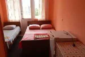 Tryohmestnyy nomer standart s vidom na more Apartments, Ureki