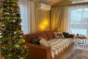 Dom Nikolskiy s vidom na glavnuyu dostoprimechatelnost Cottage, Tobol'sk