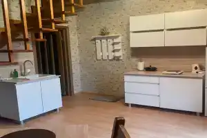 Apartamenty v chastnom dome, tsentr goroda
