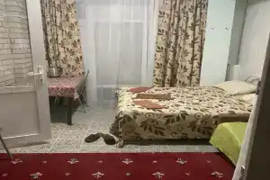 Semeynyy nomer uluchshennyy s vidom na more Apartments, Lazarevskoye