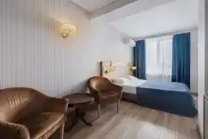 Dvuhmestnyy nomer s 1 krovatyu Polulyuks s oknami vo vnutrenniy dvor Apartments, Misailova