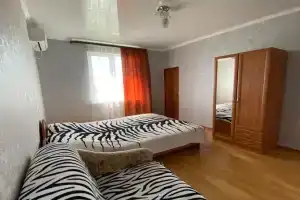 Chetyryohmestnyy nomer standart Apartments, Alakhadzi