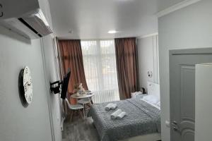 Dvuhmestnyy nomer s 1 krovatyu lyuks no7 Apartments, Derbent