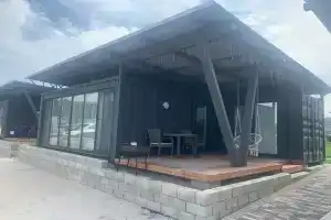 Uyutnyy dom na beregu reki Cottage, Togliatti