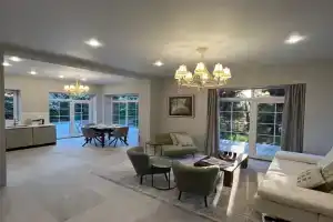 Stilnyy sovremennyy novyy dom dlya komfortnogo otdyha Cottage, Krasnogorsk