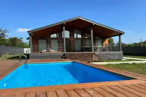 Uyutnyy barnhaus v cherte goroda Cottage, Samara