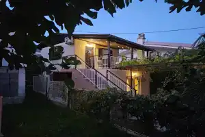 MonteBar2 chast doma na vtorom etazhe s otdelnym vhodom Cottage