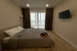 komfort ryadom s aeroportom Apartments, Ob'