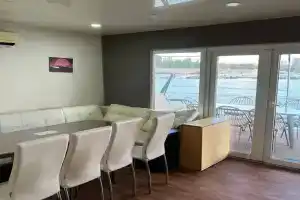 Dom na vode Cottage, Volgograd