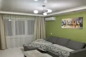 Uyutnaya 2-h komnatnaya so vsem neobhodimym Apartments, Otradnoye