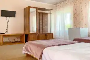 Arnoo Hotel, Basteri