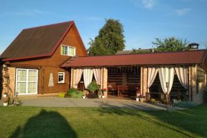 "Usadba Svetlazara" Cottage, Mir