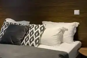 Higos Hotel, Alakhadzi