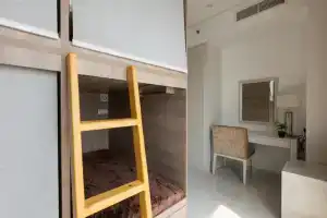 Mnogomestnyy zhenskiy nomer standart s sanuzlom Apartments, Sharjah City