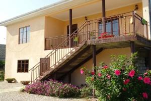 Flora Guest house, Alakhadzi