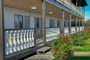 More Guest house, Gumista