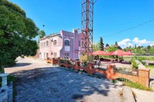 Belyy Delfin Guest house, Gudauta