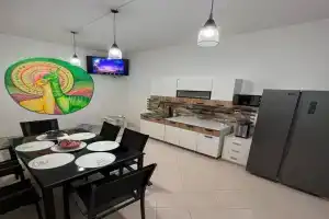 kapsulnyy u Chernogo morya Hotel