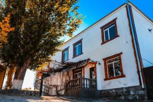 Oazis Hotel, Noratus