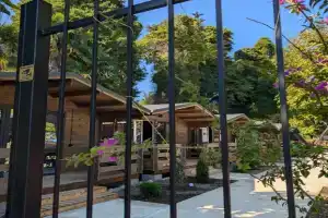 Bugenvilleya Guest house, Pitsunda