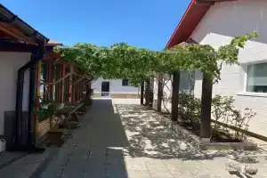 Guest house 9ti geroev, Saky