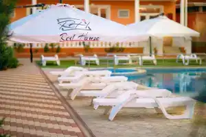 "Red Haus" Cottage, Yevpatoriya