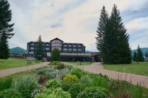 Park-Hotel Lake Aya, Katun