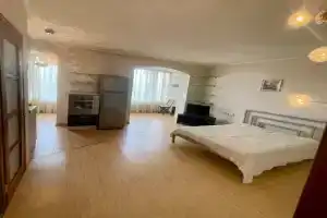 Vidovaya studiya v tsentre Apartments, Donetsk