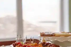 "Ton Azure" Hotel, Ton