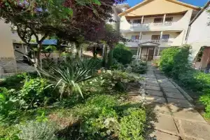 "Glitsiniya" Hotel, Saky