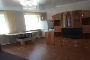 Uyutnaya, prostornaya Apartments, Yalutorovsk