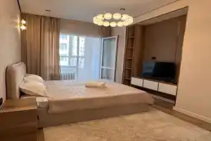 Zhizn v tsentre: 2-komnatnaya v ZhK Kristall, metro i TRTs v shage Apartments, Almaty